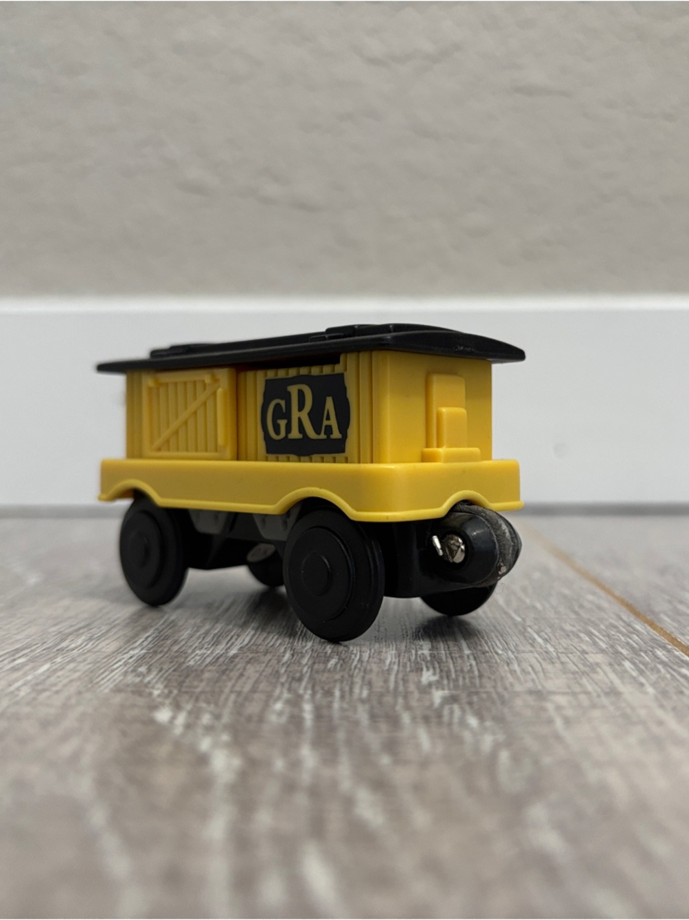 Fill Em Up Box Car by Lionel - Picture 2 of 9